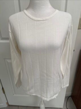 Classic Women's White Knit Long-Sleeve Top